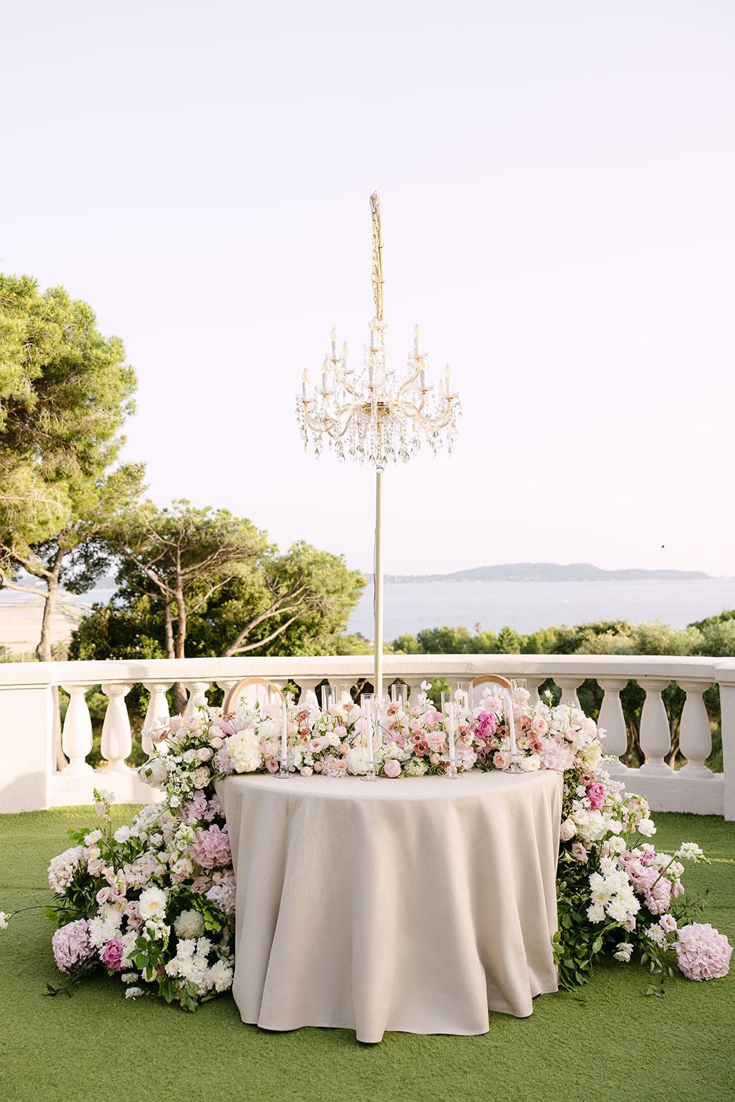 Wedding cake at Castel Bay on the French Riviera