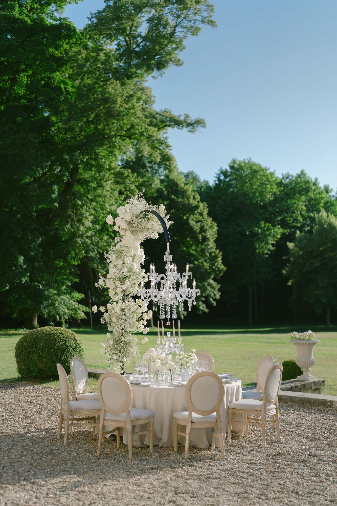 Architectural wedding cake silhouette inside Champlatreux
