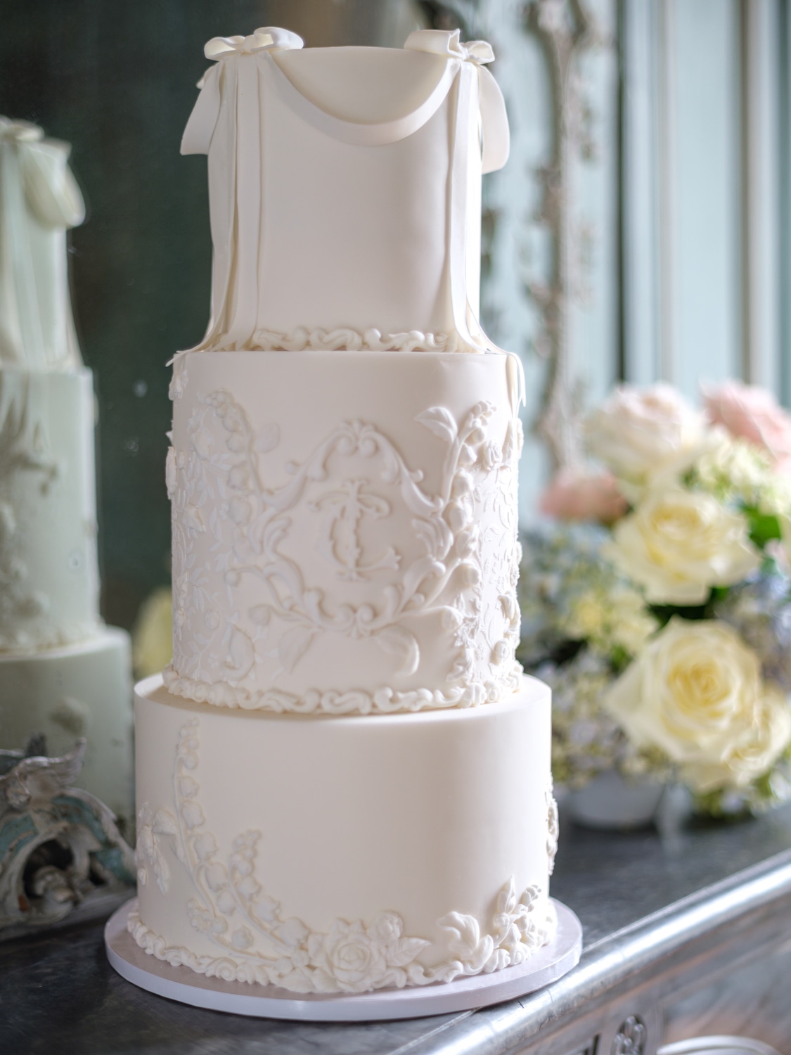 Chateau de Champlatreux wedding cake by Ange Gimenez