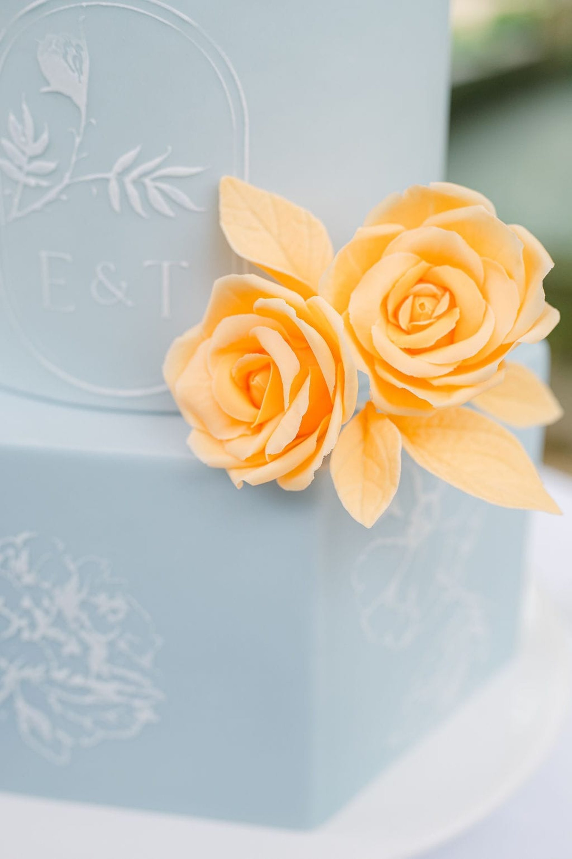 Cake designer Provence, luxury wedding cake at Domaine Lamanon